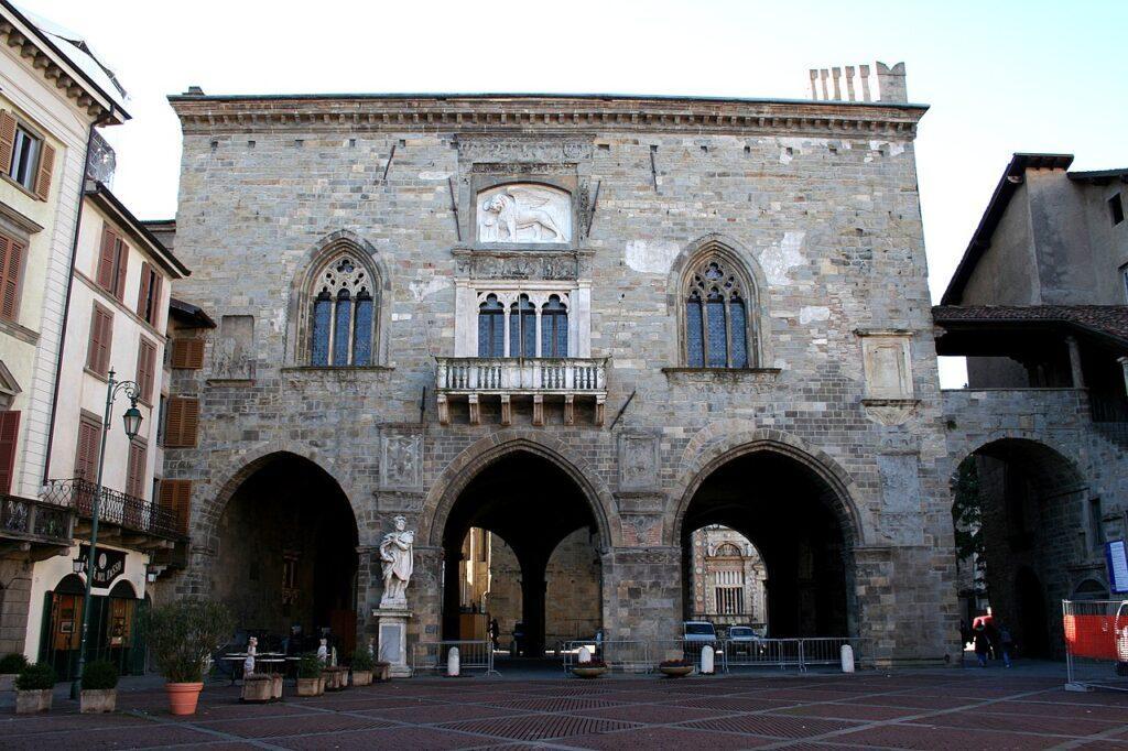 Bergamo Alta, Palazzo della Ragione