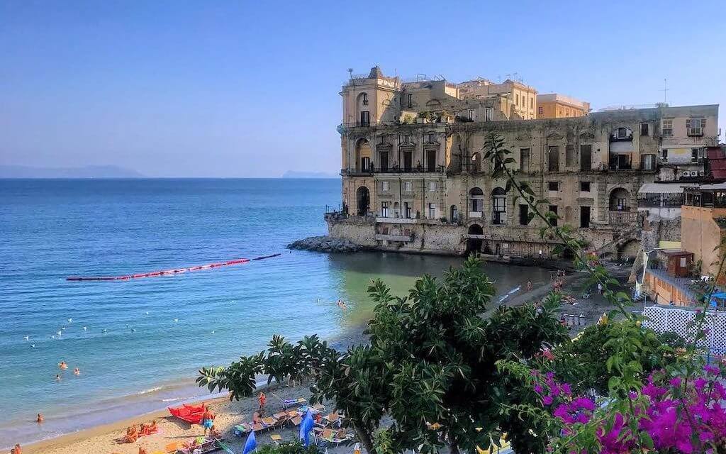 Palazzo Donn'Anna a Posillipo - Uno dei palazzi storici di Napoli