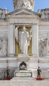 Vittoriano e Palazzo Venezia, Altare della Patria, La Dea Roma