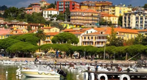 Una foto del borgo di Lerici con i suoi colori accattivanti.