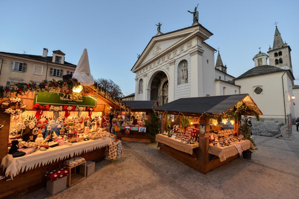 I trenta Chalet di legno verranno posti nelle tre piazze principali del centro storico di Aosta