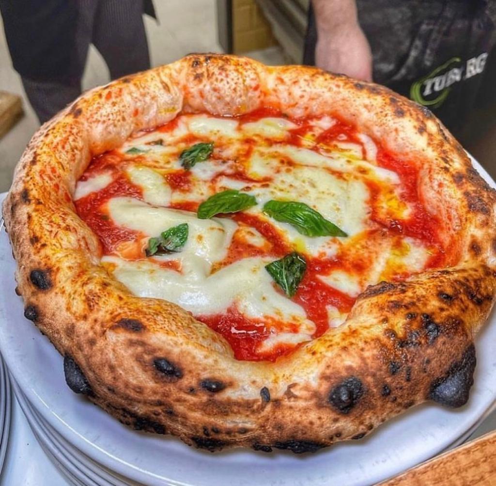 La pizza è il piatto indiscutibilmente più amato della cucina napoletana