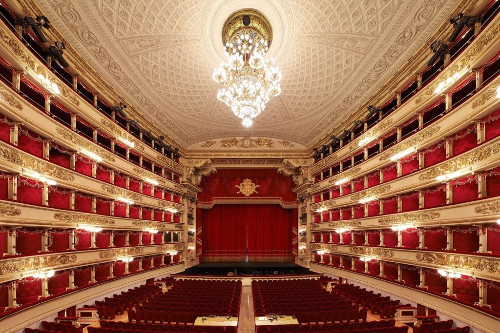 Il teatro alla Scala di Milano è uno dei teatri italiani più importanti al mondo.