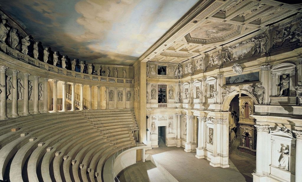 Il teatro Olimpico di Vicenza è uno dei teatri italiani più importanti al mondo.