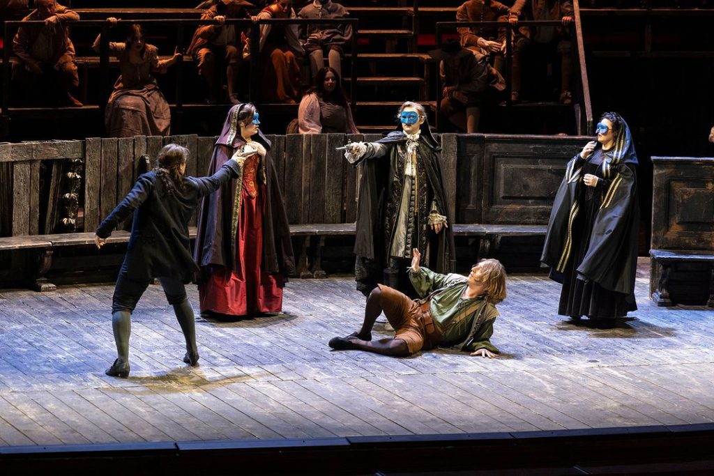 Il Don Giovanni di Mozart è in scena al Teatro San Carlo di Napoli.