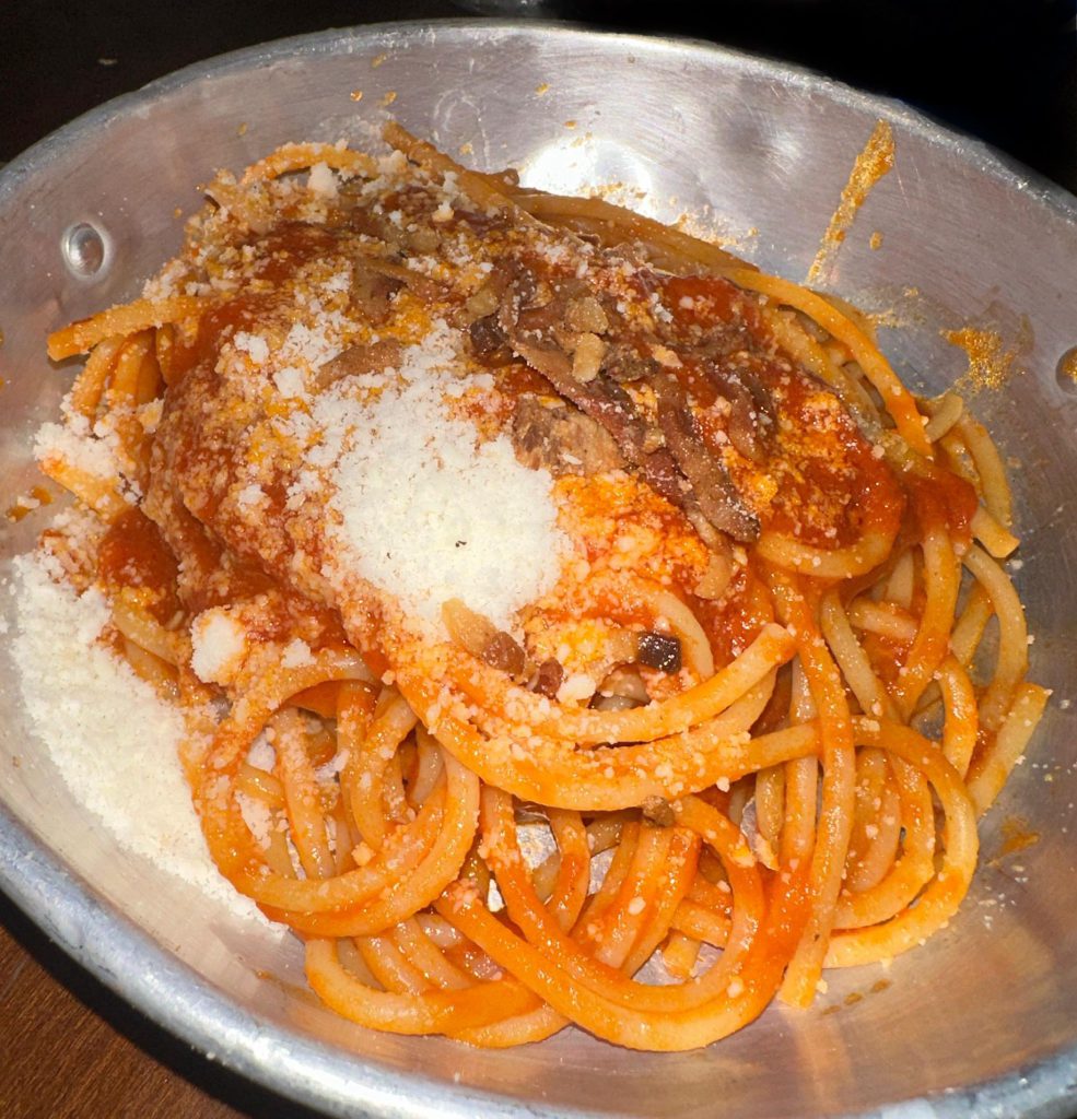 Bucatini alla amatriciana sono un piatto tipico della cucina del Lazio