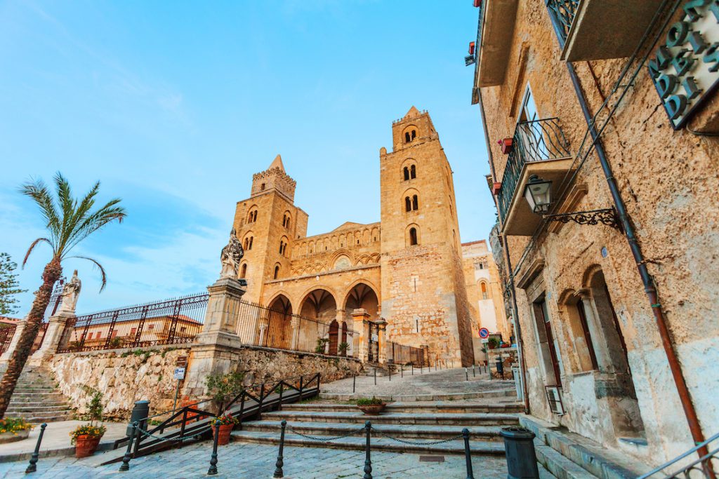 Il meraviglioso borgo di Cefalù che ospita la regata velica 2024.