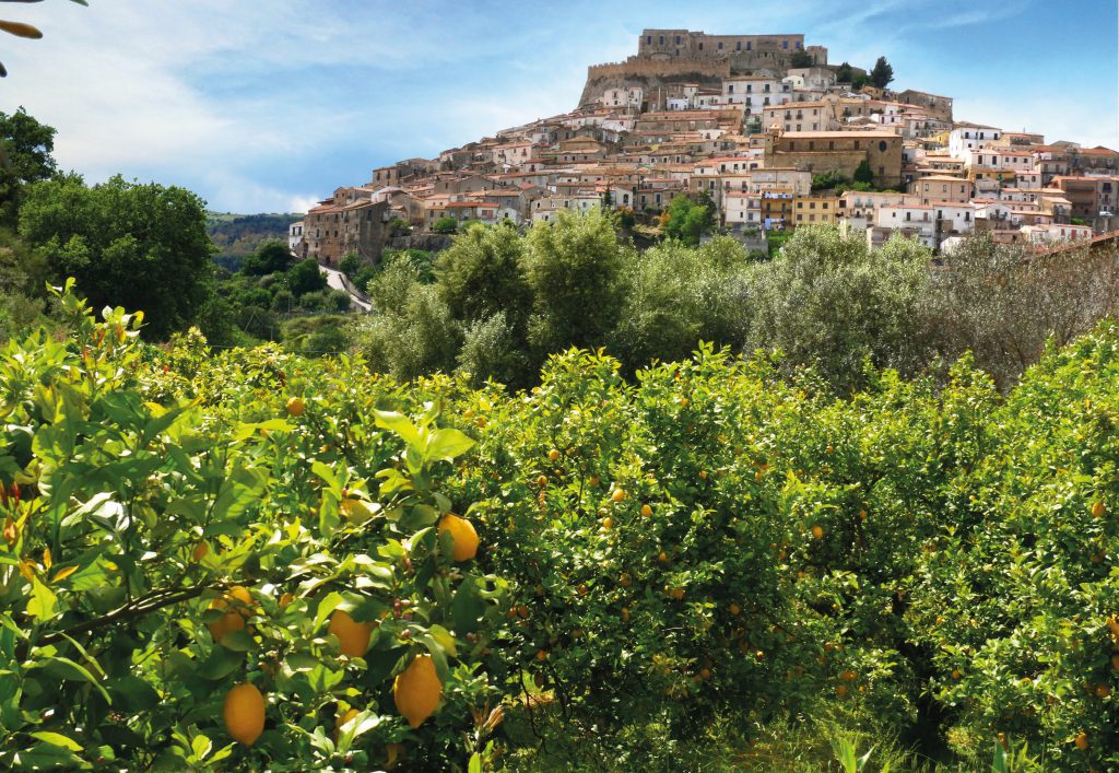 Una bellissima cartolina di Rocca Imperiale, borgo della Calabria.