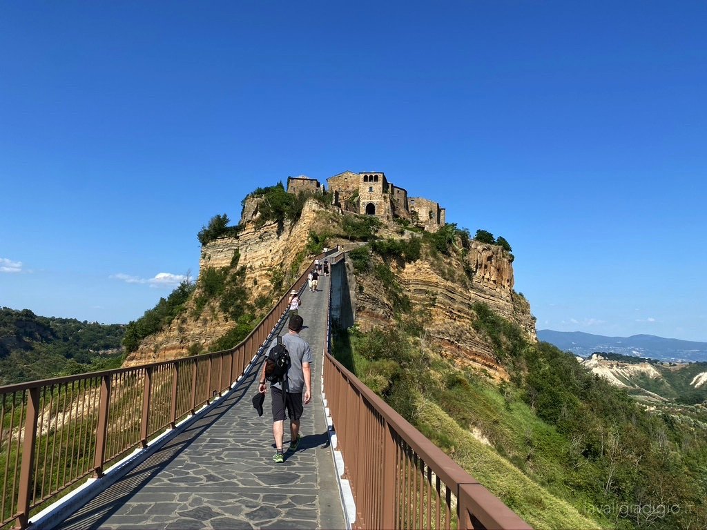 La strada che porta al Borgo