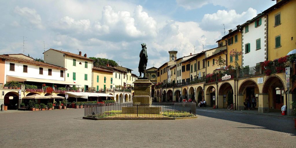 Greve in Chianti la cittadina toscana che ospita il famoso pagliaio.