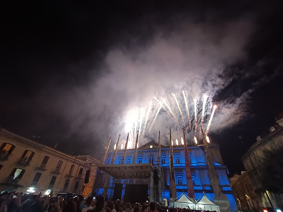 Lo spettacolo pirotecnico che conclude la 1594° edizione della festa dei Gigli