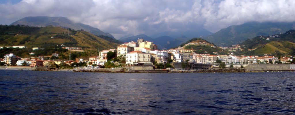 Immagine rappresentativa del borgo di Diamante nella sua vista sul mare 