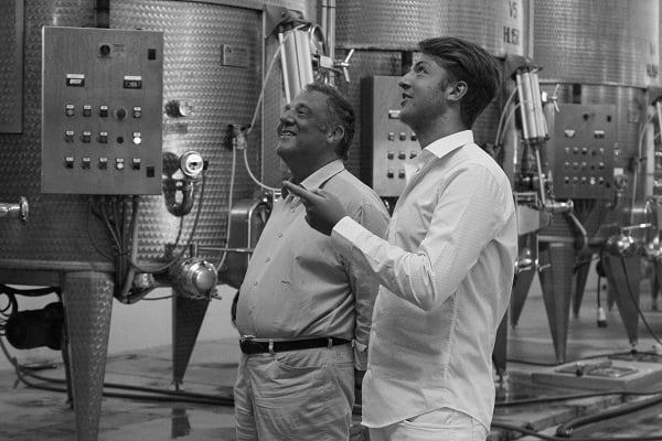 Vino rosato 2024, Piernicola Leone De Castris con il figlio -Ph. Archivio personale Leone De Castris