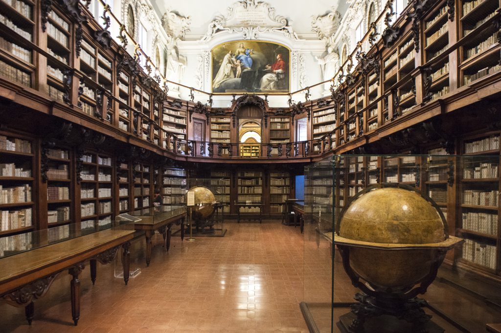 Foto panoramica dell'interno della Biblioteca Classense