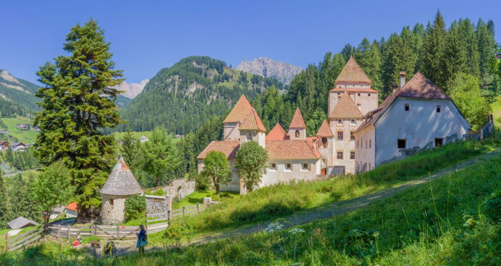 Castel Gardena in Trentino Alto Adige, lato ovest