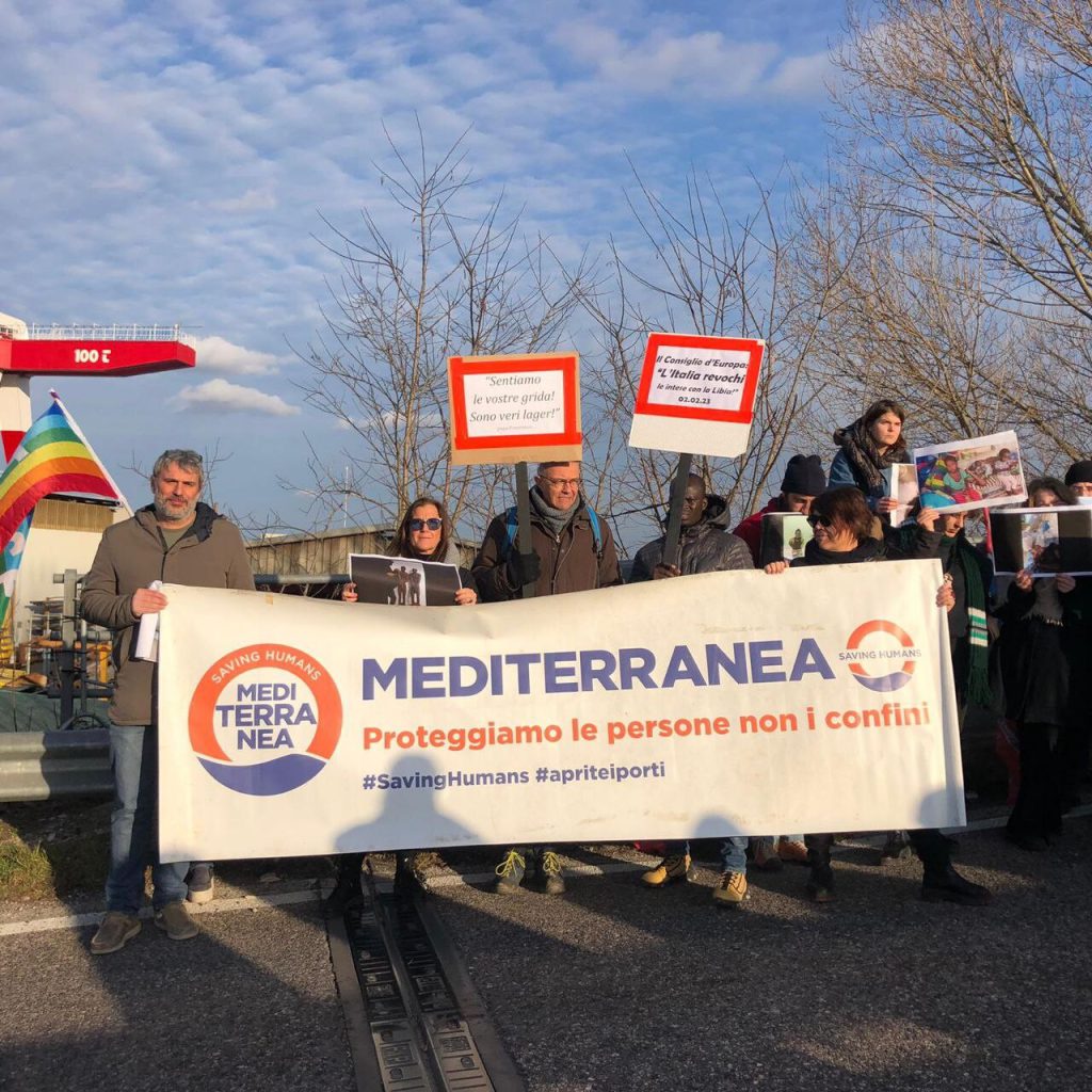 Manifestazione dell'associazione Mediterranea Saving Humans
