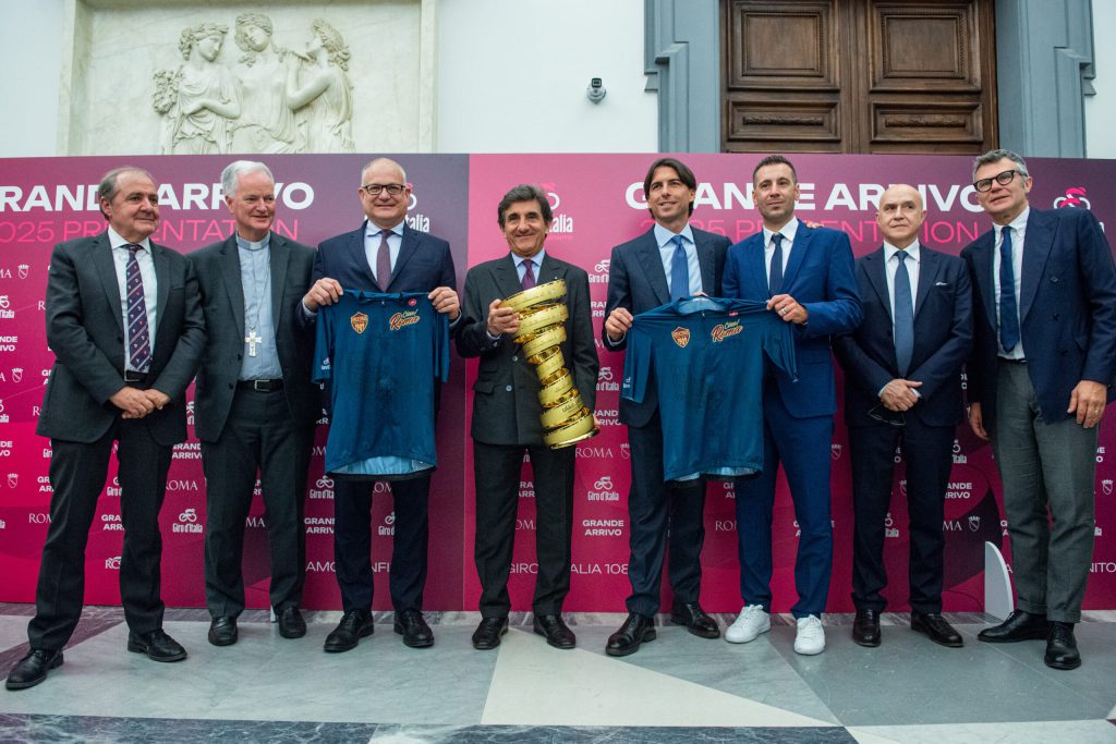 La tappa del giro d'Italia dedicata a Papa Francesco