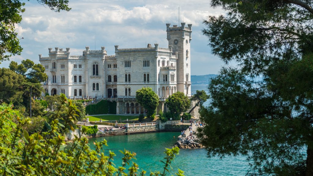 Castello di Miramare: il castello delle principesse