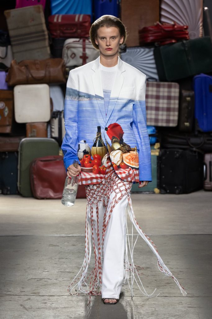 Moschino Primavera/Estate 2025
Credit - show details 